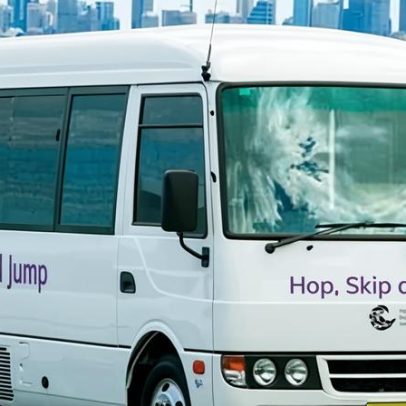 Ônibus fretado em Sydney proíbe passageiros de traje de banho por higiene