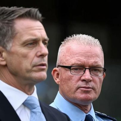 Comissário NSW é solicitado pedir desculpas à comunidade muçulmana após interrupção de oração em Sydney