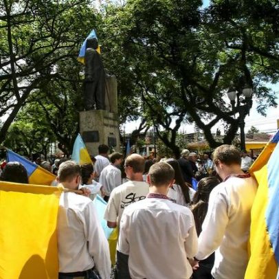 Comunidade ucraniana no Brasil se mobiliza após 4 anos de conflito