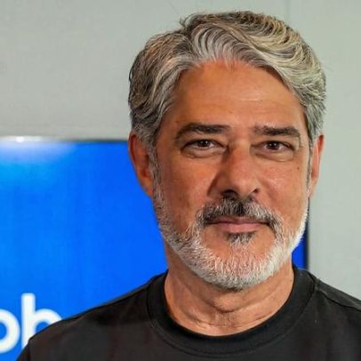 William Bonner estreia no Globo Repórter aos 62 anos e exibe pernas malhadas