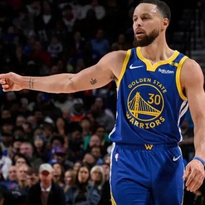 Stephen Curry joga hoje? Veja horário e onde assistir Warriors x Sixers