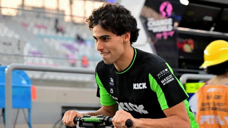 Gabriel Bortoleto no GP do Catar (Foto: Andrej ISAKOVIC / AFP)
