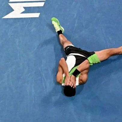 Alcaraz vence Djokovic, conquista Australian Open e Career Slam