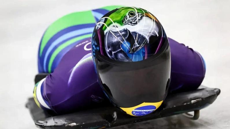 A brasileira Nicole Rocha Silveira participa do treino feminino de skeleton no Cortina Sliding Centre durante os Jogos Olímpicos de Inverno Milano Cortina 2026, em 9 de fevereiro de 2026. (Foto: Franck Fife/AFP)