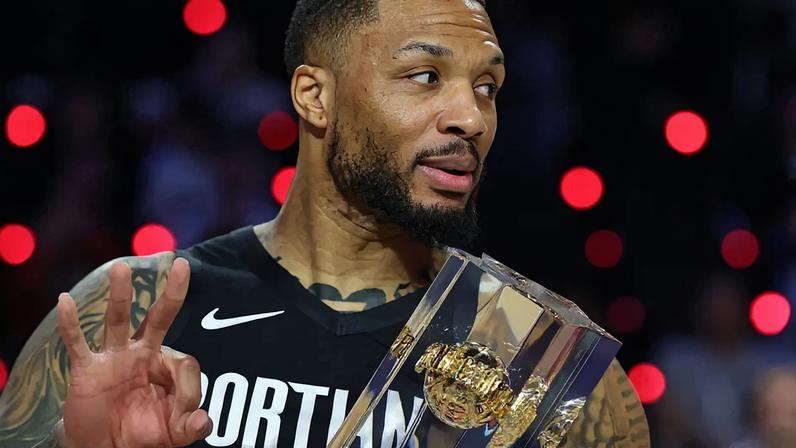 Damian Lillard, camisa 0 do Portland Trail Blazers, comemora após vencer o Torneio de Três Pontos do All-Star Weekend da NBA de 2026 (Foto: Ronald Martinez/Getty Images/AFP)