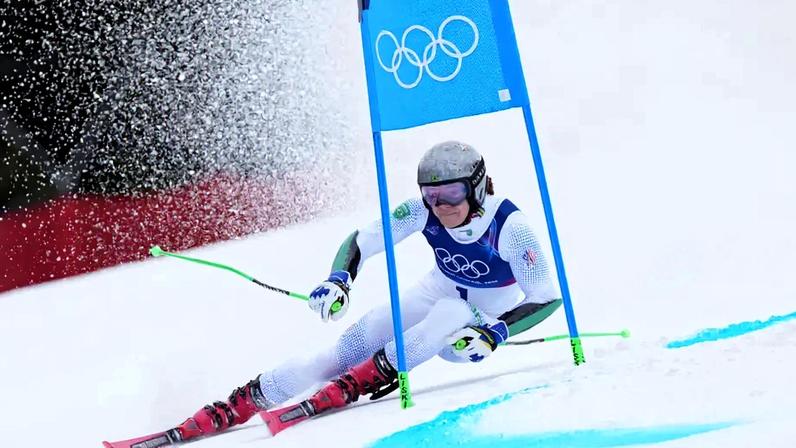 O brasileiro Lucas Pinheiro Braathen compete na primeira descida do slalom gigante masculino no Jogos Olímpicos de Inverno de 2026, no Stelvio Ski Centre, em 14 de fevereiro de 2026. (Foto: Dimitar Dilkoff/AFP)
