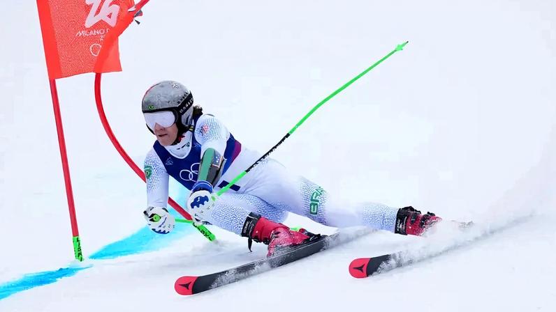 O brasileiro Lucas Pinheiro Braathen compete na primeira descida do slalom gigante masculino no Jogos Olímpicos de Inverno de 2026, no Stelvio Ski Centre, em 14 de fevereiro de 2026. (Foto: Dimitar Dilkoff/AFP)