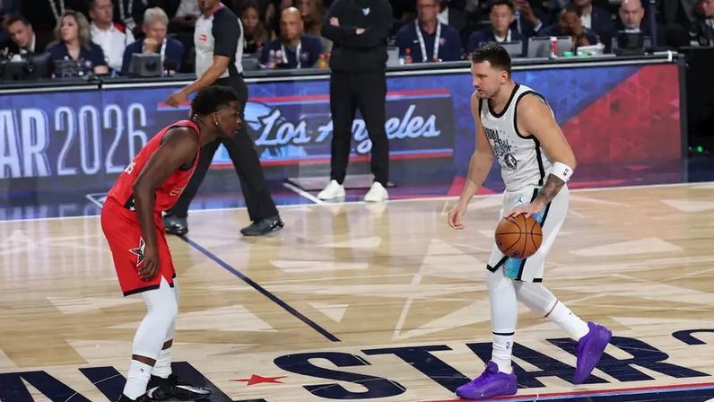 Anthony Edwards e Luka Doncic no NBA All-Star Game de 2026 (Foto: Joe Murphy /NBAE via Getty Images/AFP)