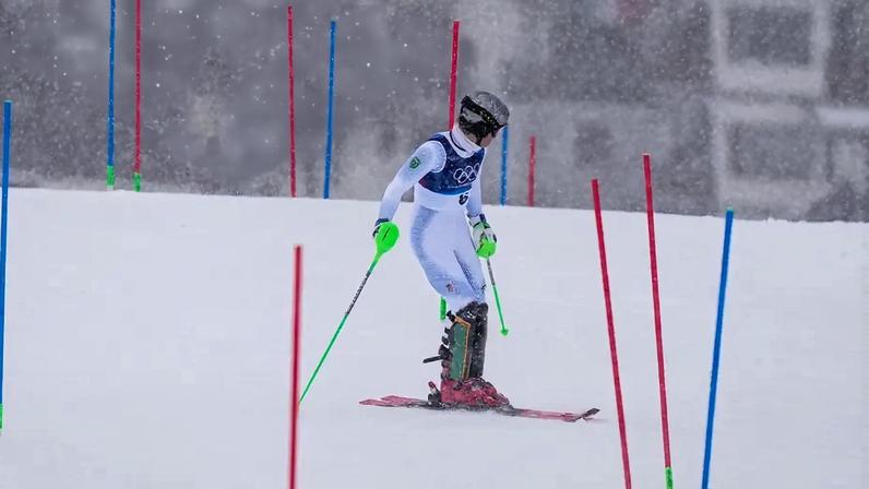 Lucas Pinheiro Braathen, do Brasil, sai da primeira descida do slalom masculino no Centro de Esqui Stelvio, em Bormio (Valtellina), nos Jogos Olímpicos de Inverno Milano Cortina 2026, em 16 de fevereiro de 2026 (Foto: Dimitar Dilkoff/AFP)
