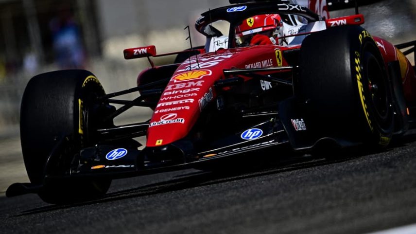 O monegasco Charles Leclerc, da Ferrari, pilota no primeiro dia de testes de pré-temporada da Fórmula 1 no Bahrein, em 18 de fevereiro de 2026. (Foto: Giuseppe Cacace/AFP)