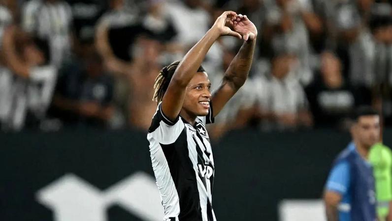 Danilo comemorando gol pelo Botafogo na Libertadores (Foto: Mauro Pimentel / AFP)