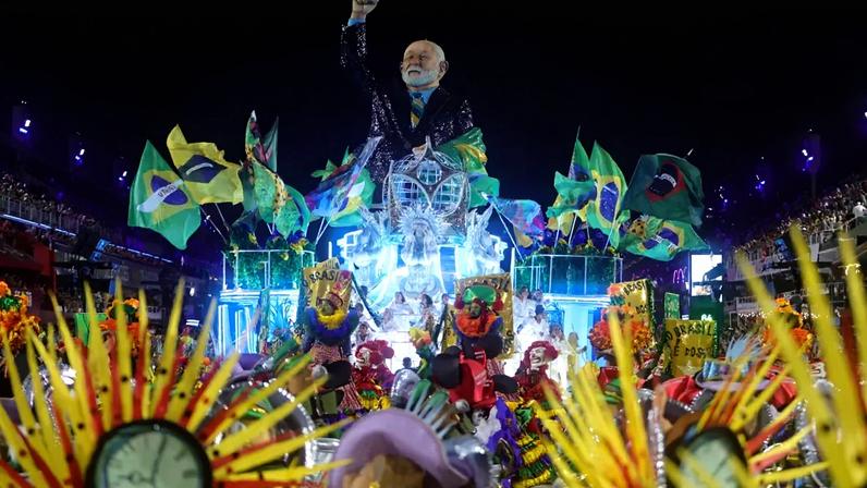 Escola que homenageou Lula é rebaixada no Grupo Especial do Rio