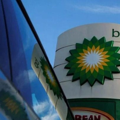 BP obtém lucro dentro das expectativas e suspende recompra de ações