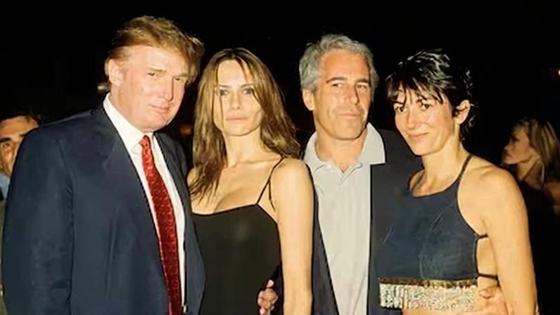 Donald y Melania Trump, con Jeffrey Epstein y Ghislaine Maxwell, en 2000.
