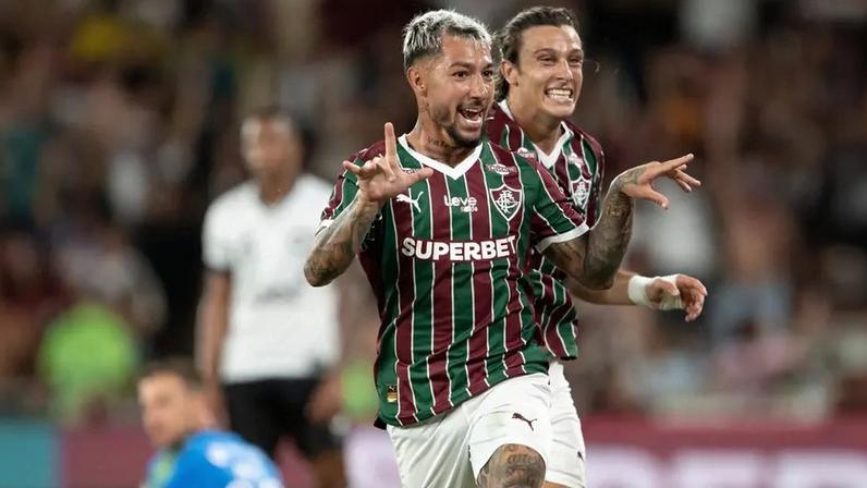 Acosta faz gol de placa em Fluminense x Botafogo (Foto: Jorge Rodrigues/AGIF/ Gazetapress)