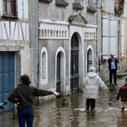 Tempestade na França deixa 2 mortos; alertas de inundação permanecem até sábado