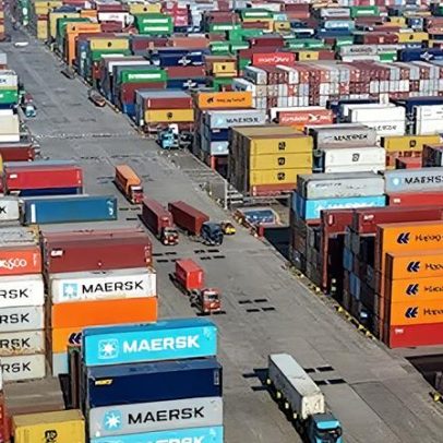 China pede aos EUA cancelamento de novos aranceles unilaterais