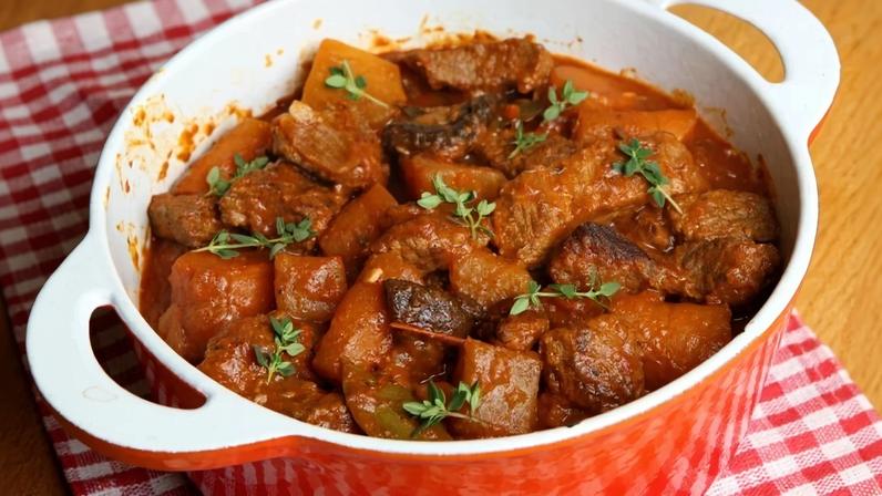 Carne na panela de pressão: 7 receitas suculentas para o jantar