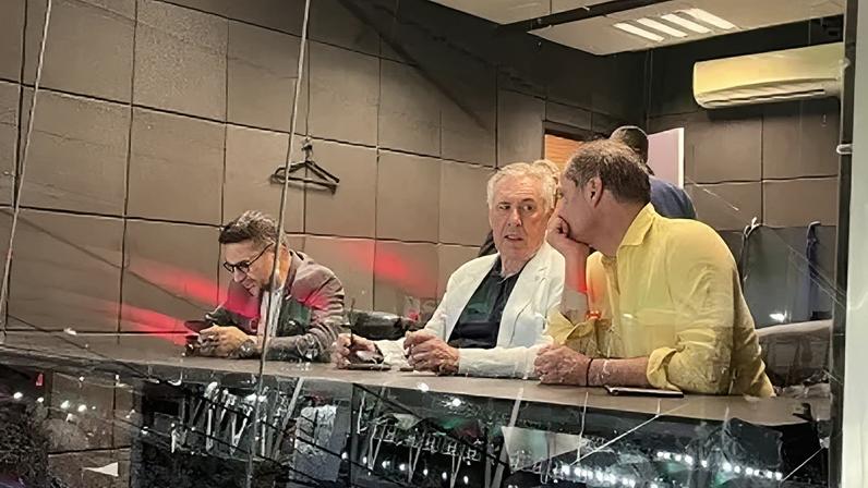 Técnico da Seleção irá acompanhar o clássico no Maracanã