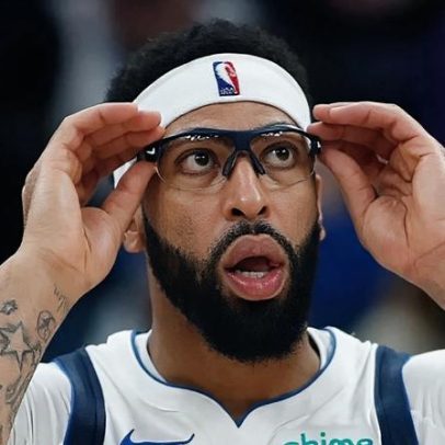 Anthony Davis celebra chance de jogar ao lado de Alex Sarr