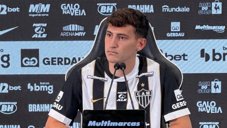 Tomás Pérez apresentado no Atlético (Foto: Artur Henrique / Lance!)