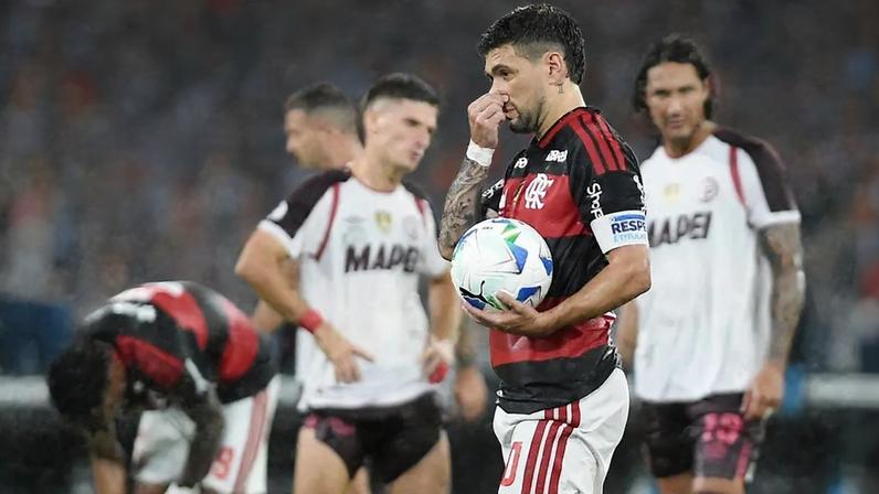 Arrascaeta durante duelo entre Flamengo e Lanús pelo jogo de volta da Recopa Sul-Americana (Foto: Alexandre Durão/Zimel Press/Gazeta Press)