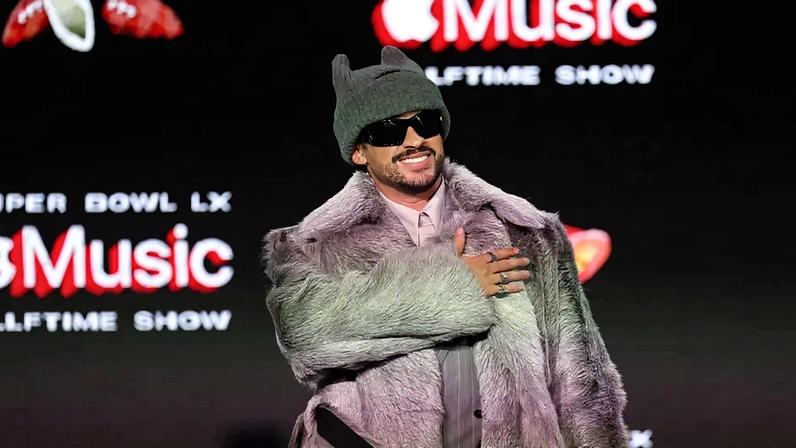 Bad Bunny será a atração do show do intevarlo do Super Bowl LX (Foto: Ishika Samant/Getty Images/AFP)