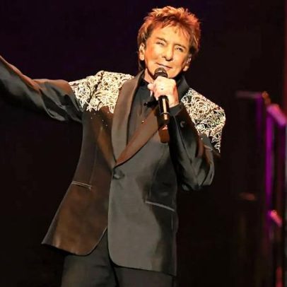 Barry Manilow adia mais shows após cirurgia de câncer; pulmões ainda não prontos