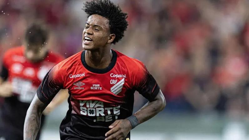 Bruninho chegou a ser afastado no Athletico antes de renovar. Foto: Paulo De Tarso/Agif/Gazeta Press