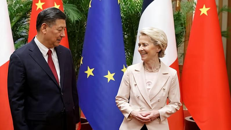 Xi Jinping y Ursula von der Leyen, en Pekín el 6 abril de 2023.