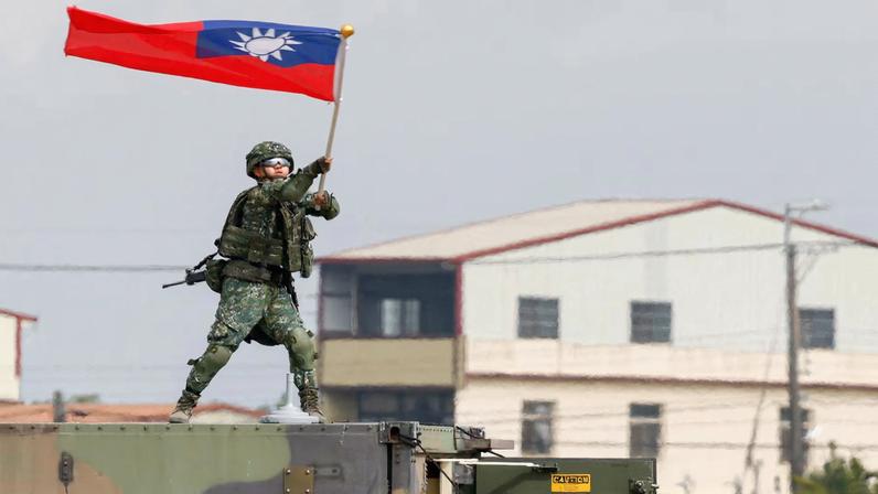 A Taiwanese army soldier waves a flag during an annual military exercise ahead of Lunar New Year in Taichung, Taiwan, January 27, 2026. REUTERS/Ann Wang