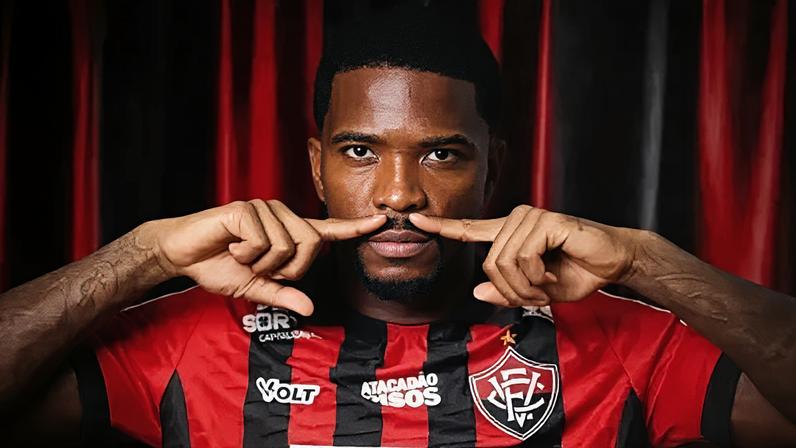 Cacá é anunciado como reforço do Vitória