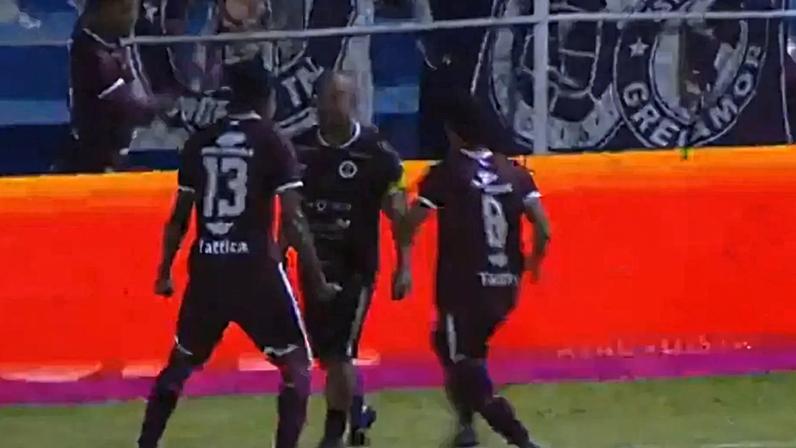 Jogadores da Desportiva comemoram a classificação (Foto: Reprodução)