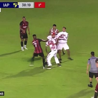 Torcedores invadem gramado e agredem jogadores em jogo do Maranhense