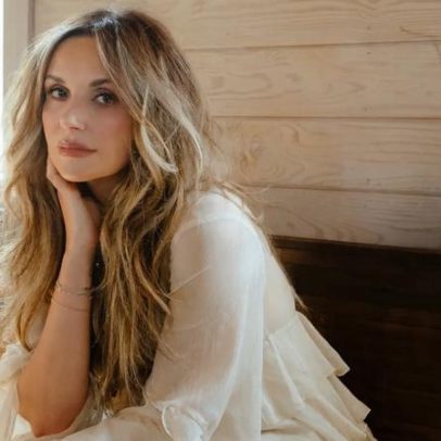 Carly Pearce diz que mensagem de Church Girl não endossa comportamento imprudente