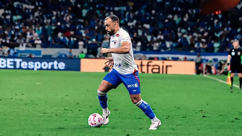 Moisés na partida entre Cruzeiro e Fortaleza, pelo Brasileirão (Foto: Matheus Amorim/Fortaleza EC)