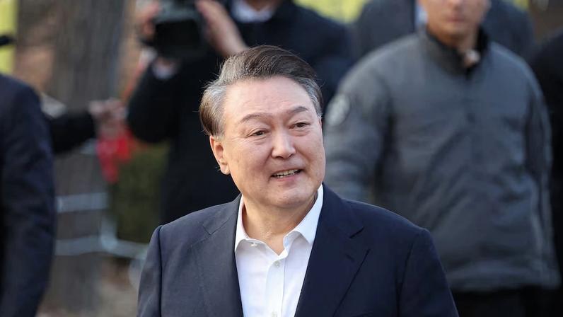 South Korea court paves way for impeached President Yoon's release from jail