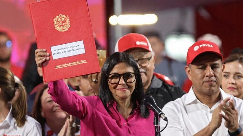 Venezuela’s interim president, Delcy Rodríguez, holds a copy of the hydrocarbons law amendment in Caracas on Jan. 29.