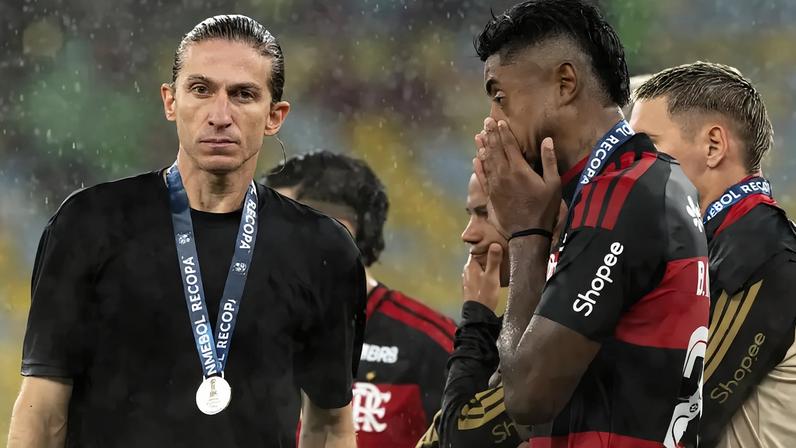 Filipe Luís e Bruno Henrique lamentam a derrota do Flamengo na Recopa (Foto: Jorge Rodrigues/ Agif/Gazeta Press)