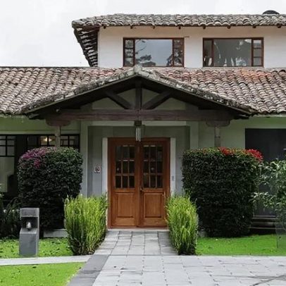 Fazenda em ruínas vira hotel de luxo no Equador