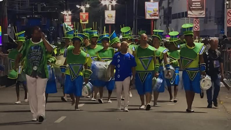 Filme destaca o trabalho dos anônimos que levam à avenida as escolas de samba do 3º grupo do Rio