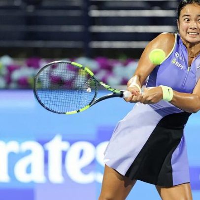 Eala vence duelo de gerações e encara Gauff nas quartas em Dubai