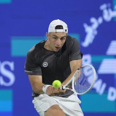 Griekspoor vence Rublev, supera lesão e vai à final em Dubai