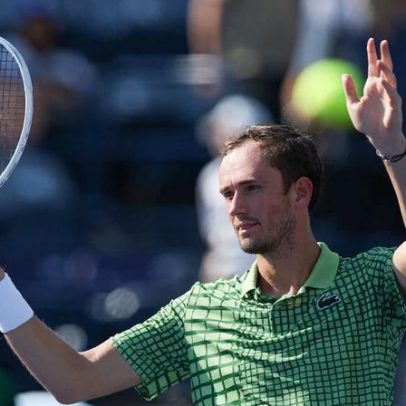 Medvedev vence em Dubai e avança às semifinais pela terceira vez