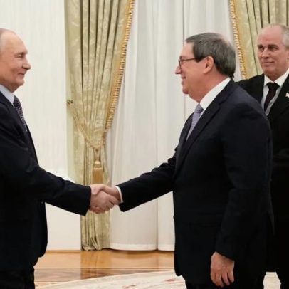Putin recebe o ministro cubano em Moscou e critica restrições dos EUA
