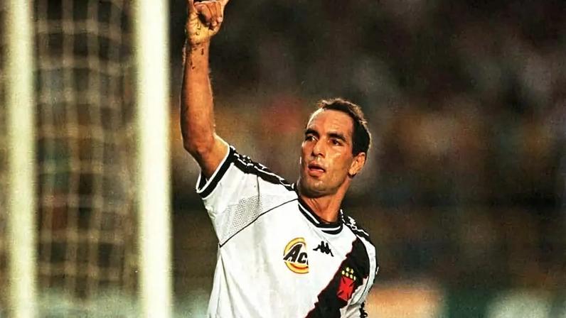 Edmundo comemora gol pelo Vasco (Foto: Acervo / Lance!)
