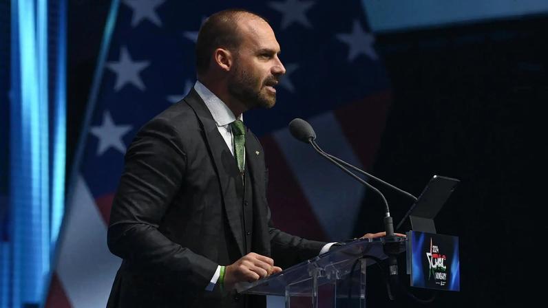 Ex-deputado Eduardo Bolsonaro parmanece nos Estados Unidos. (Foto: Zoltan Mathe/EFE/EPA)
