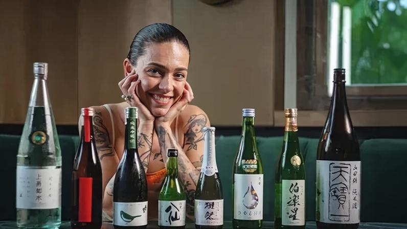 Sommelière Jade Mayworm, do Elena, no Rio de Janeiro, recomenda lugares para provar saquês no Japão
