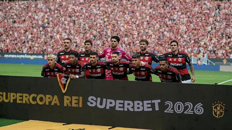 Elenco do Flamengo em final da Supercopa do Brasil (Foto: DELMIRO DOS SANTOS JUNIOR/Mochila Press/Gazeta Press)