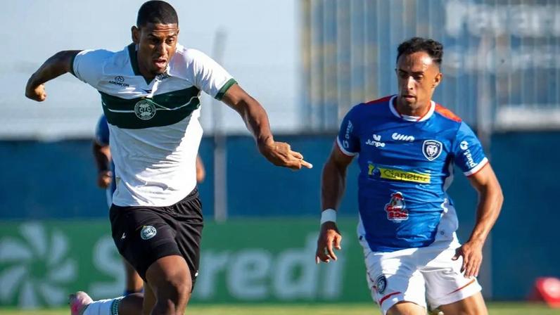 Enzo Vágner em Cianorte x Coritiba, pelo Campeonato Paranaense 2026. Foto: JP Pacheco/Coritiba